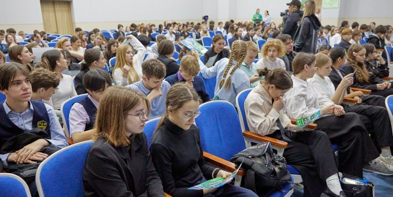 Школьники Южно-Сахалинска активно голосуют за объекты благоустройства