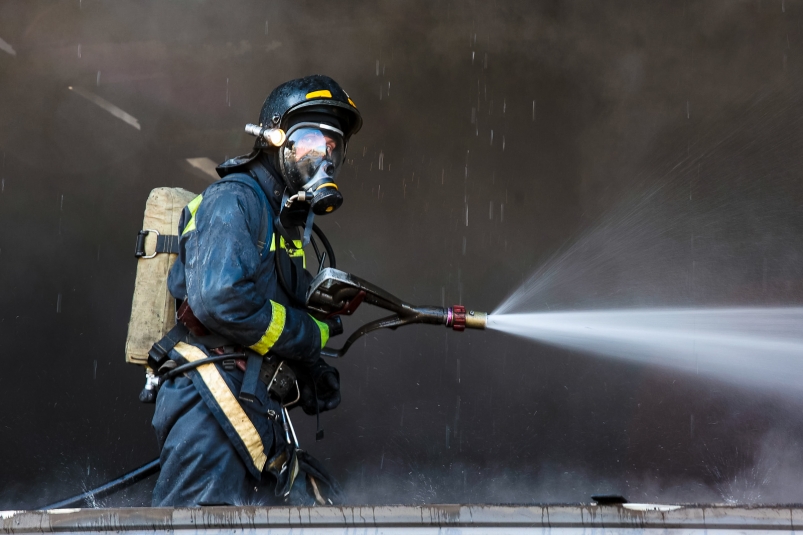 Пожарные оперативно ликвидировали возгорание в Поронайском районе