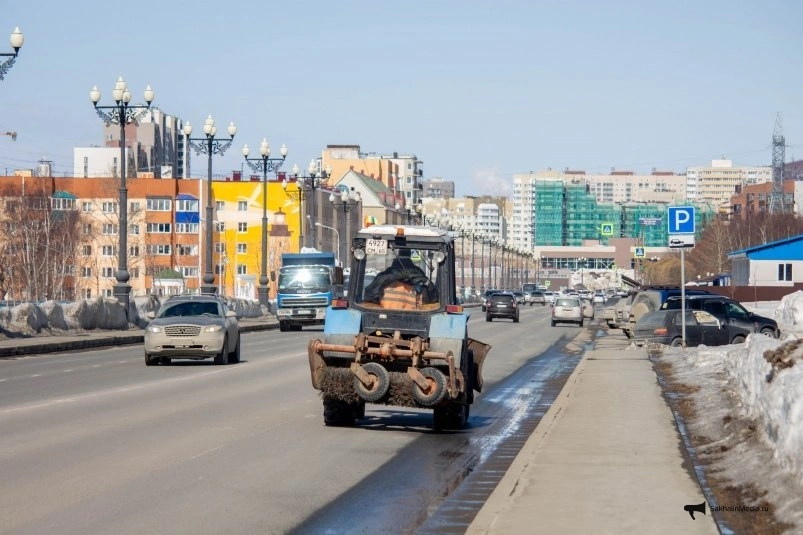 Жители Южно-Сахалинска жалуются на обилие мусора и грязи на городских улицах