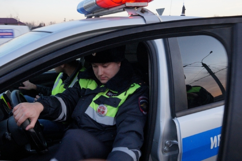 Наркотики в значительном размере изъяли сотрудники ДПС у жителя Углегорска
