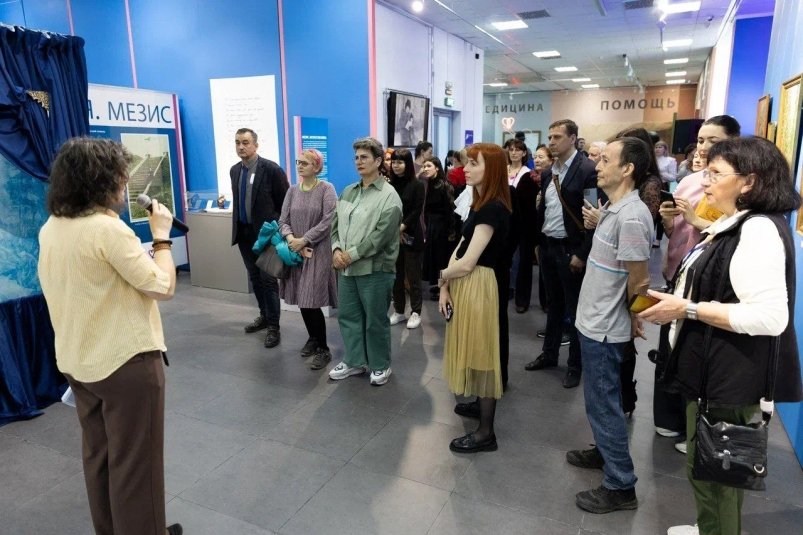 В Южно-Сахалинске открыли выставку "Мезис. Искусство жить"