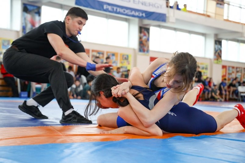 Областные соревнования по вольной борьбе собрали в Южно-Сахалинске 150 спортсменов