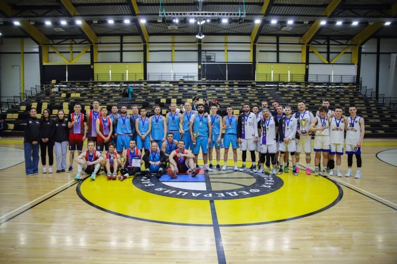 Команда Корсакова завоевала золото островного Кубка по баскетболу