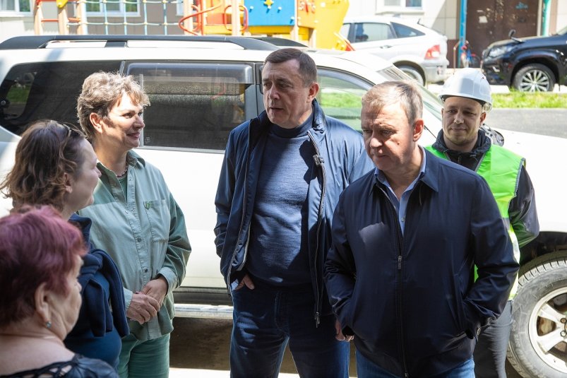 Валерий Лимаренко и Сергей Надсадин оценили ход благоустройства территорий Южно-Сахалинска