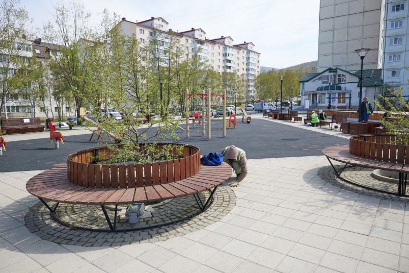 В Южно-Сахалинске продолжаются работы по благоустройству и озеленению города