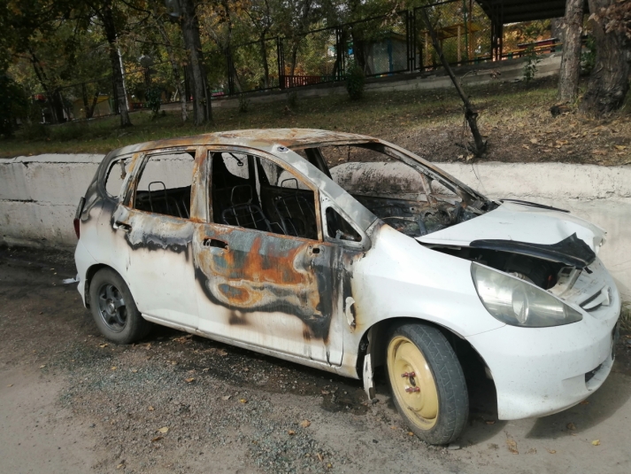 В Южно-Сахалинске вспыхнул автомобиль