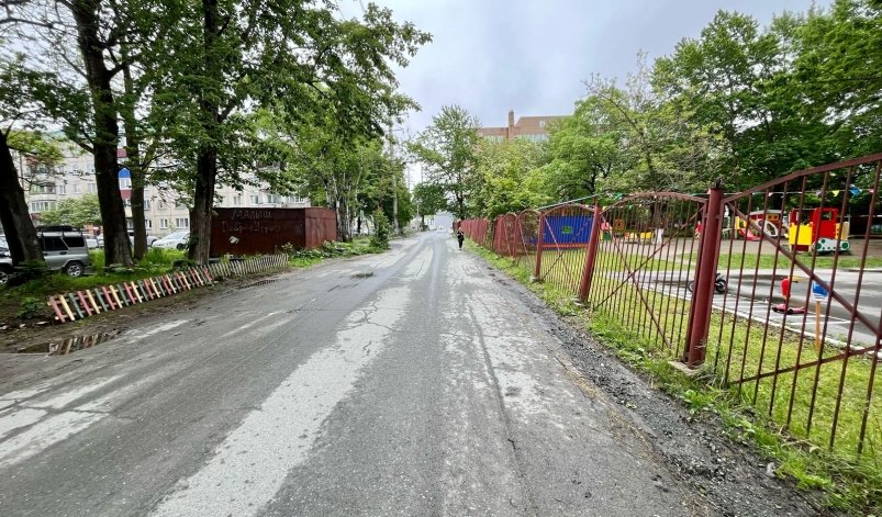 В Южно-Сахалинске по просьбе жителей отремонтируют дорогу возле детсада 