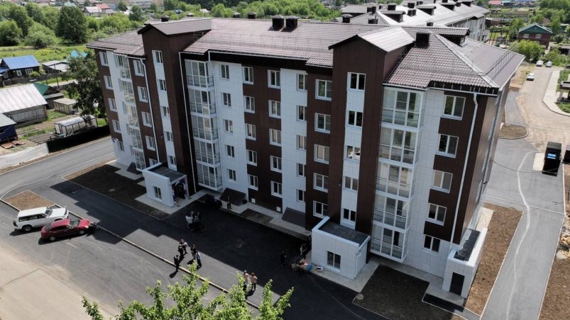 В Тымовском 40 семей переехали из аварийного жилья в современную новостройку