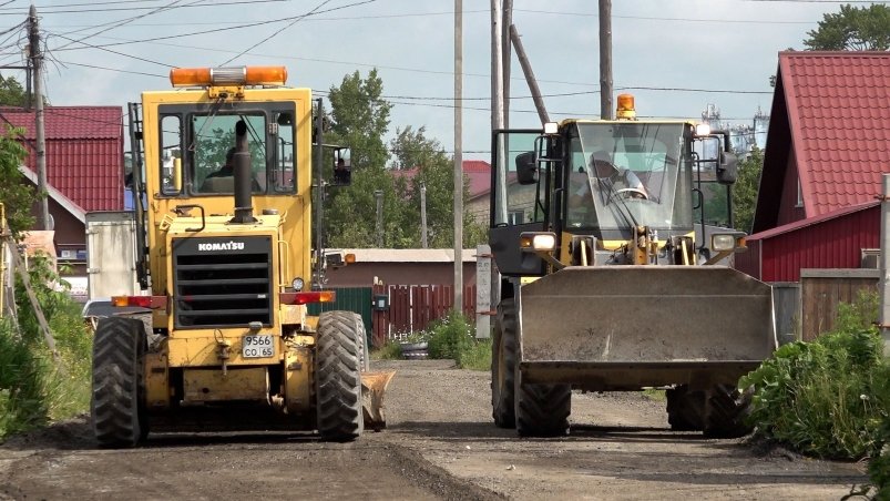 В Южно-Сахалинске продолжаются работы по содержанию грунтовых дорог в частном секторе