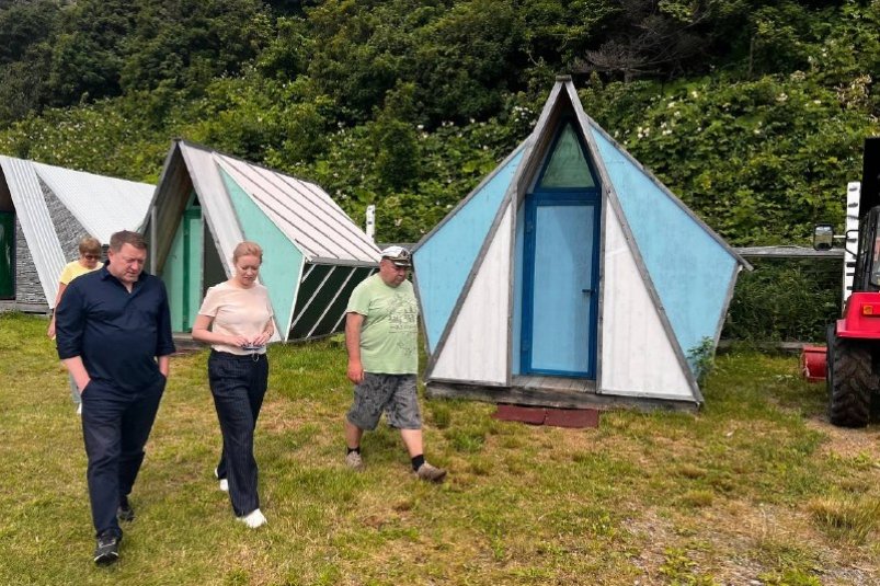 Министр образования проверила палаточный лагерь "Фрегат" в Южно-Курильске