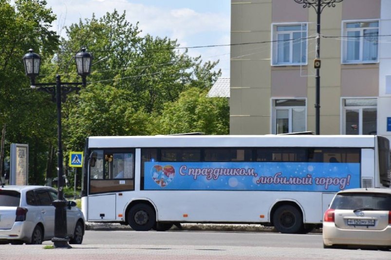 В Поронайске продолжается праздничное оформление города в честь 155-летнего юбилея