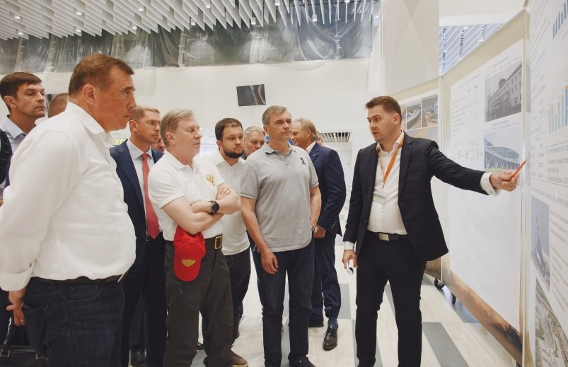 Вице-премьер правительства РФ Виталий Савельев высоко оценил аэровокзал Южно-Сахалинска