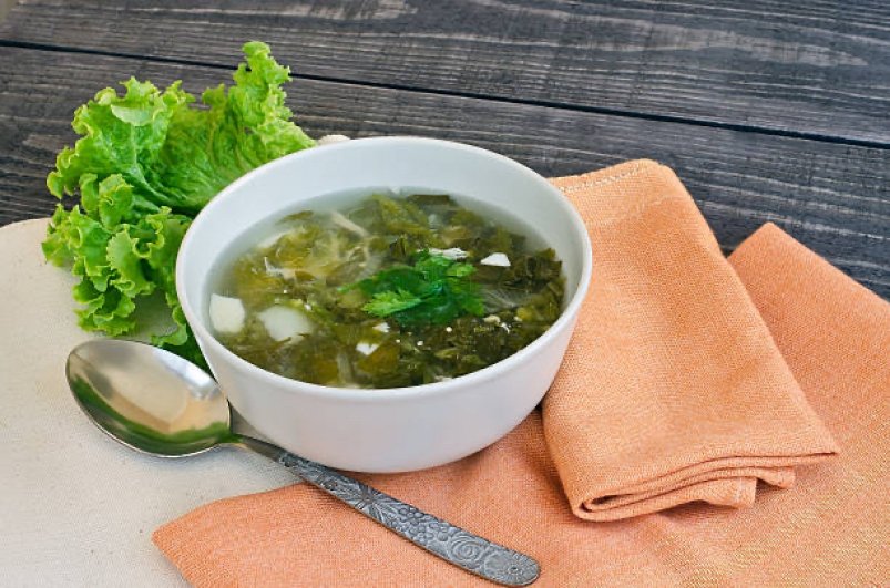 Готовим зеленые щи из щавеля и шпината – рецепт полезного летнего супа