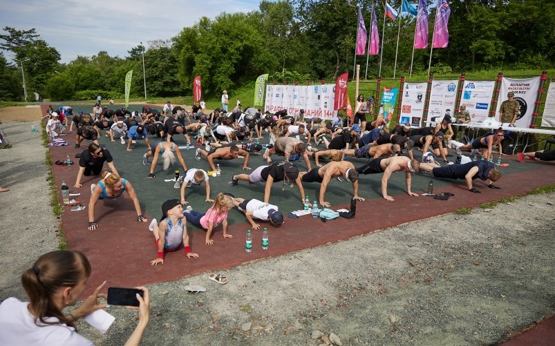 Порядка 100 человек приняли участие в ежегодном марафоне приседаний в Южно-Сахалинске