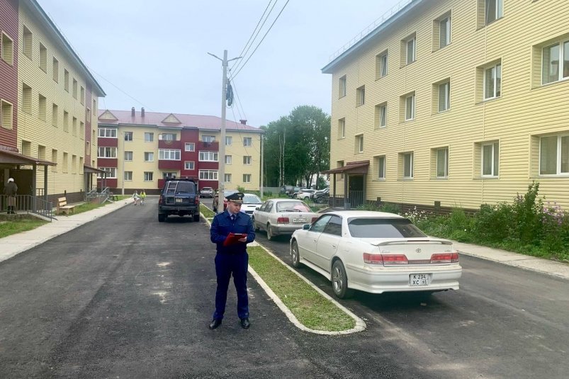 Прокуратура помогла решить проблему с плохим асфальтом в Смирныховском районе