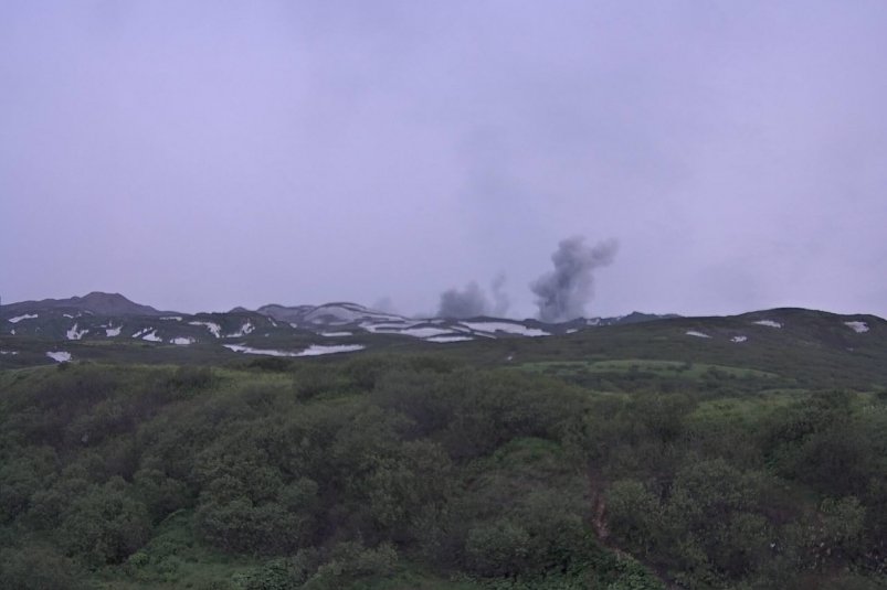 Вулкан Эбеко на Курилах выбросил пепел на высоту 4 км