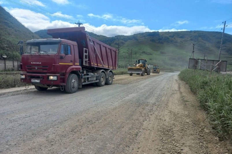 На Сахалине продолжается ремонт двух участков автодороги 