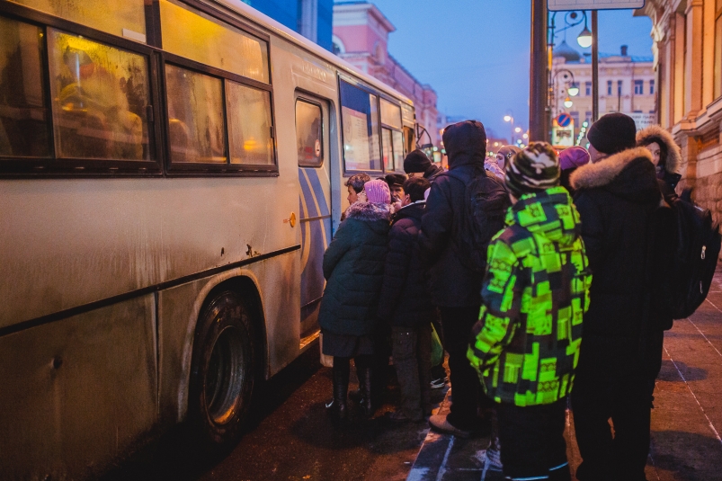 На Сахалине возобновили движение междугородних автобусов после метели