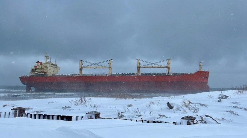 Морсспасслужба начала подготовку к осмотру сухогруза на мели в Невельске