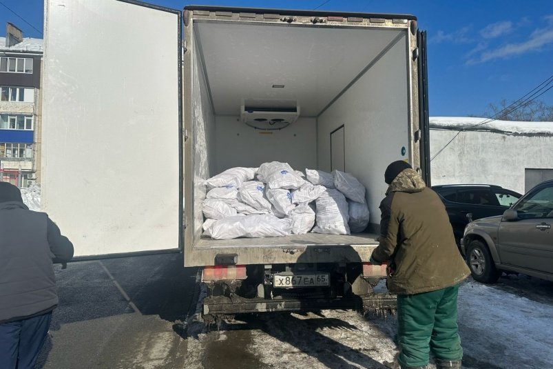 Ветеранам ВОВ в Южно-Сахалинске передали тонну свежей наваги