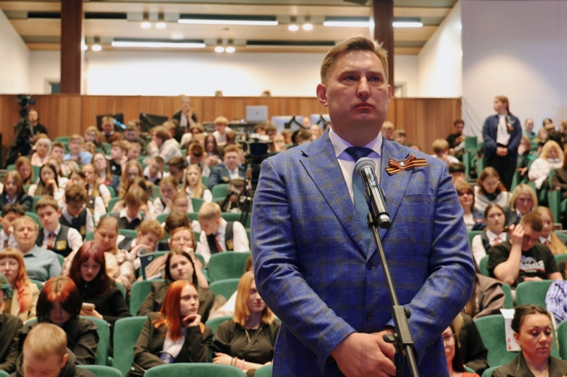 Зарплата ректора СахГУ Александра Самардака выросла почти на 300 тысяч рублей за 2 года