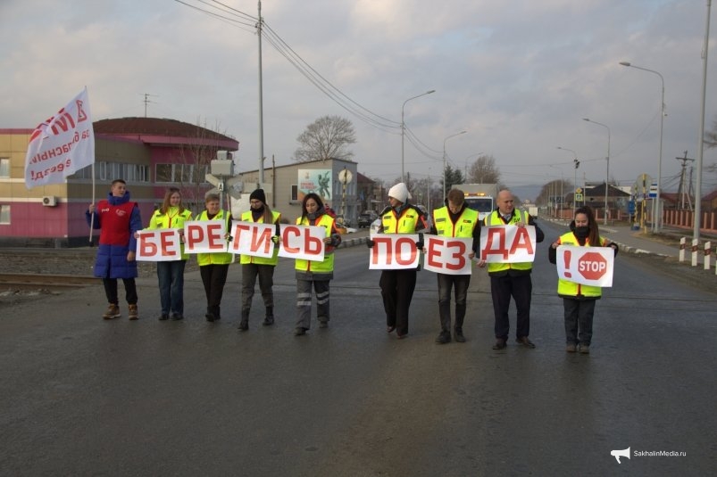 О правилах ПДД на железнодорожных переездах напомнили южносахалинским водителям
