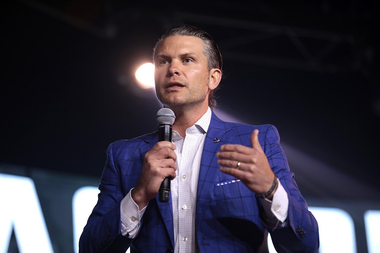 Пит Хегсет попал в неловкое положение во время богослужения commons.wikimedia.org