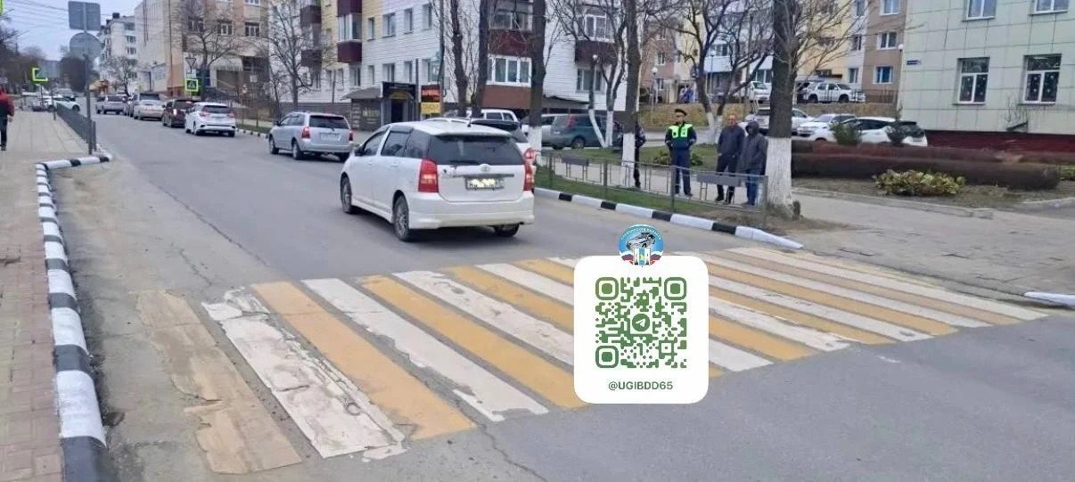 Восьмилетний мальчик попал под колеса авто, пересекая &quotзебру&quot на самокате в Корсакове Госавтоинспекция Сахалинской области