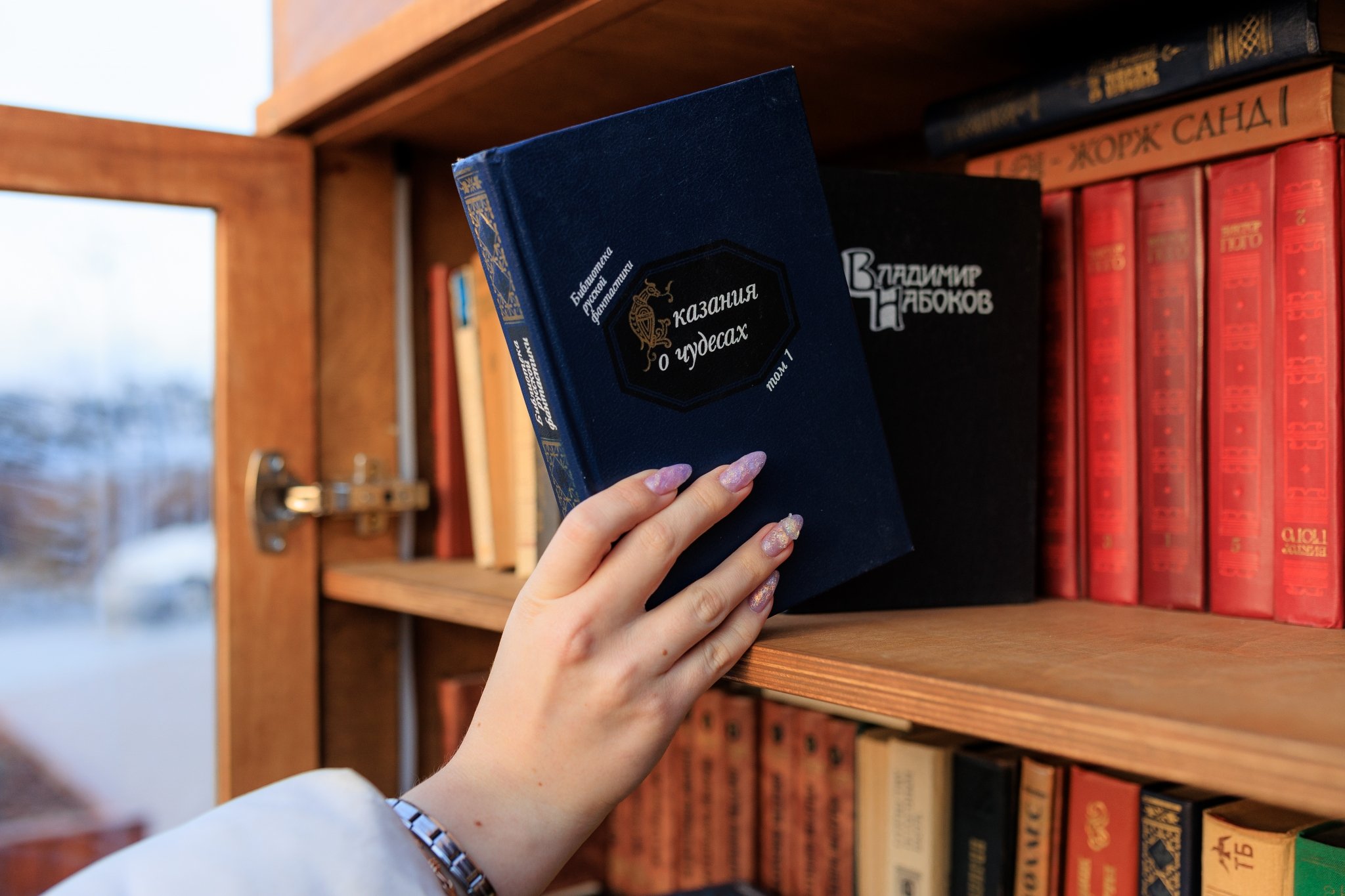 Сахалинцам представят переиздание краеведческой книги о маяках Сахалина и Курил