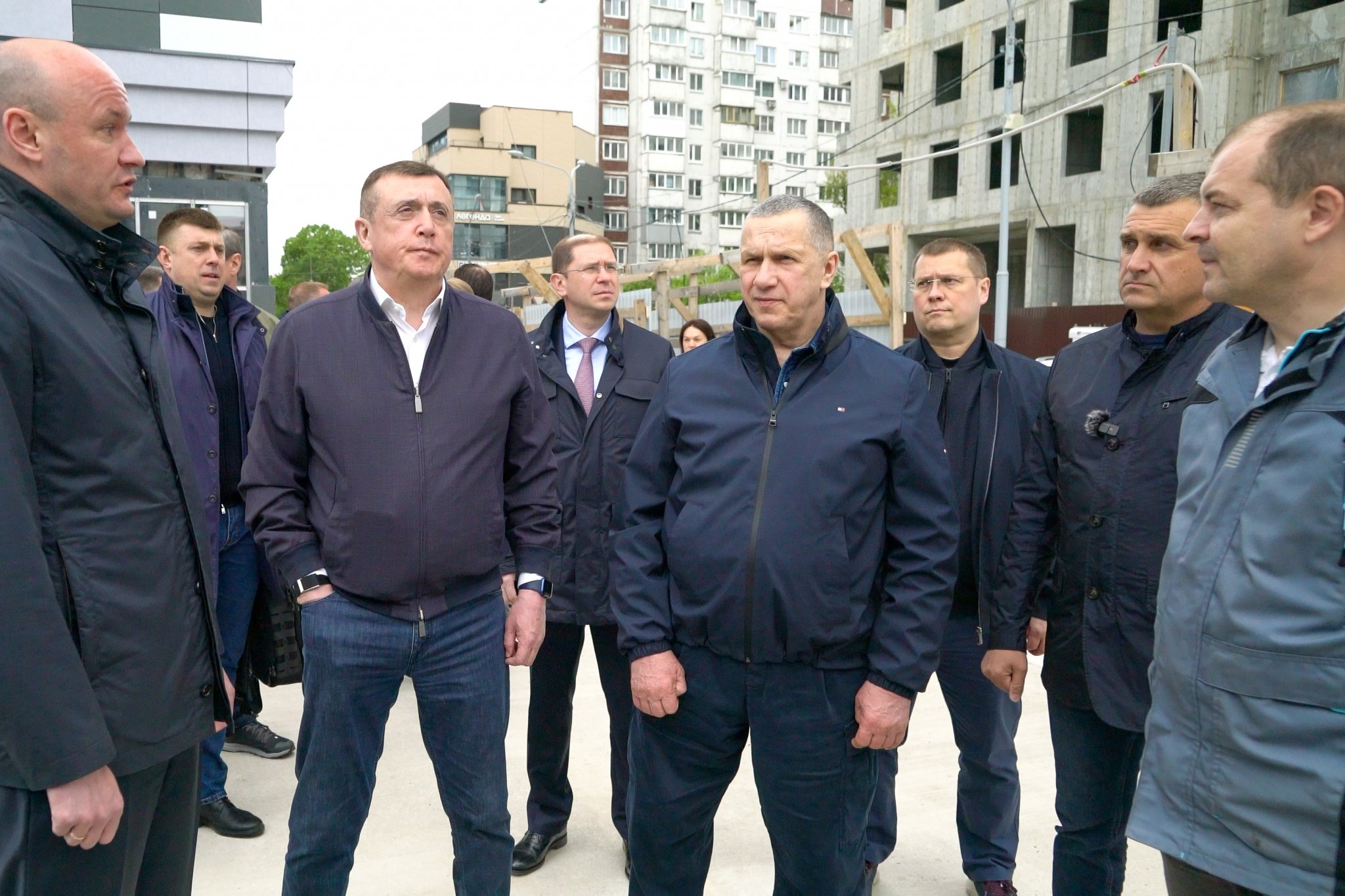 Юрий Трутнев оценил строительство гостиницы и ЖК "Легенда" в Южно-Сахалинске