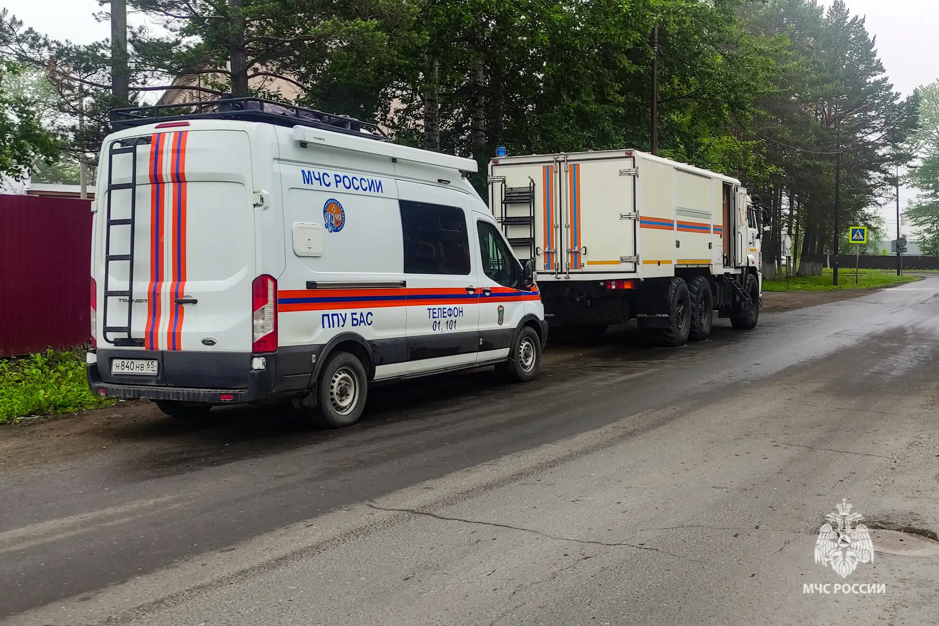 С места событий пресс-служба ГУ МЧС России по Сахалинской области