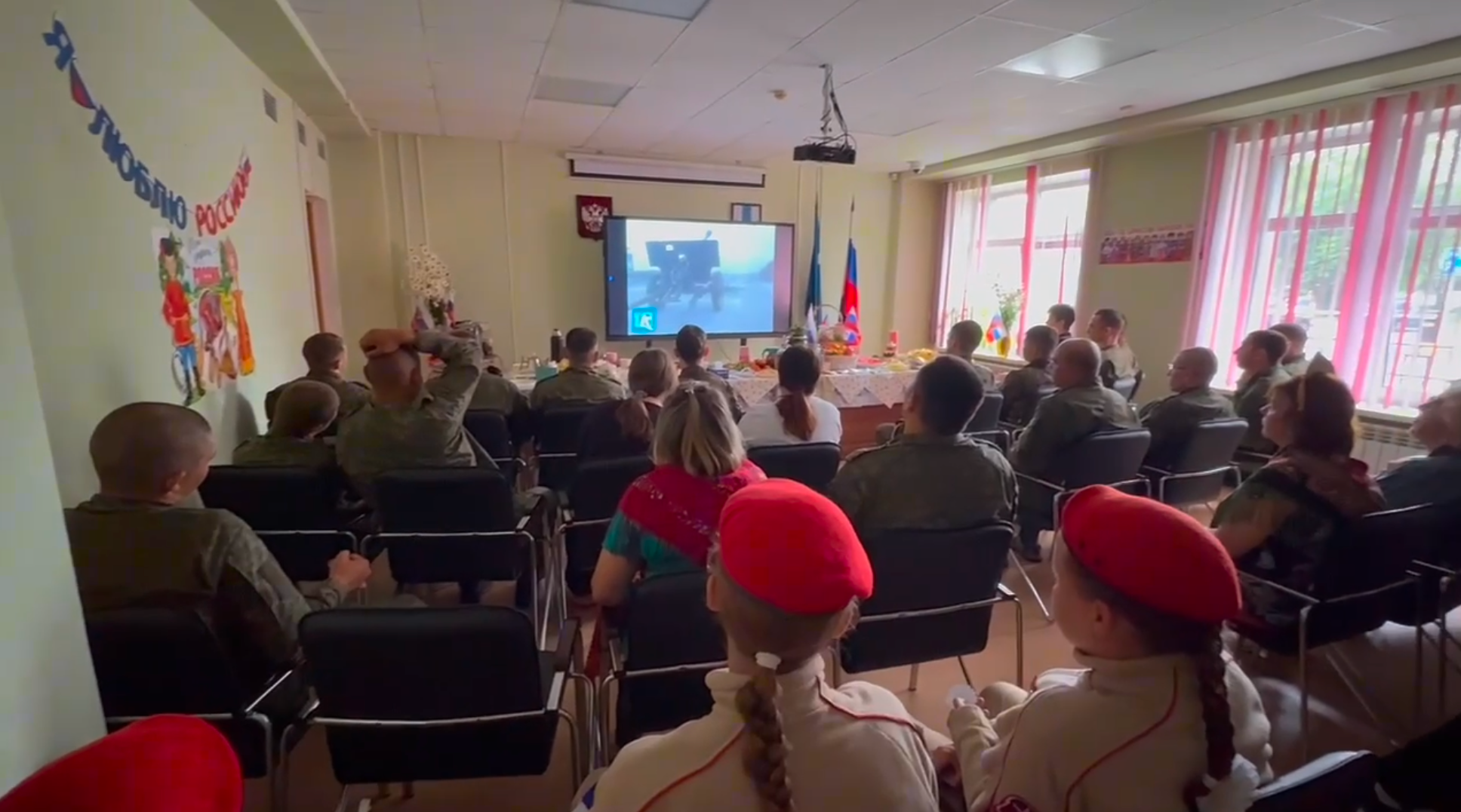 Встреча ветеранов СВО, волонтёров и представителей диаспор прошла в сахалинском архиве пресс-служба УМВД России по Сахалинской области