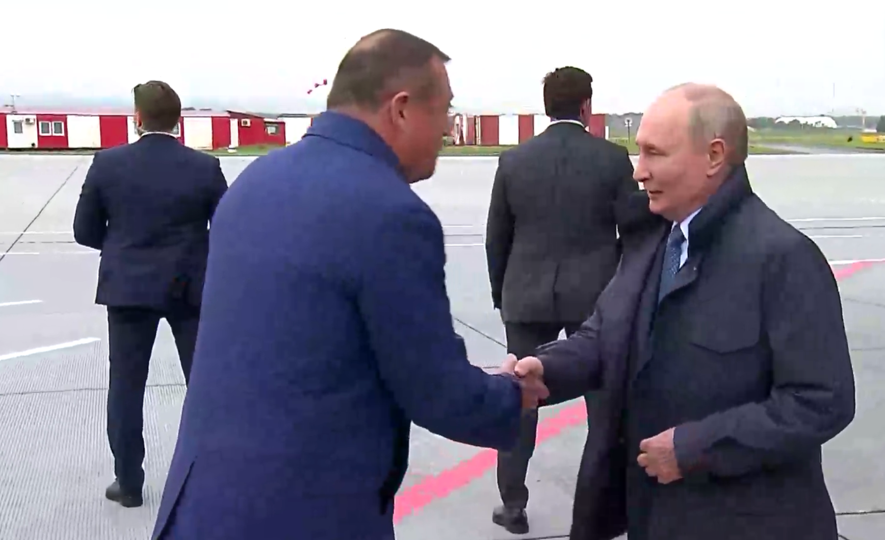 Встреча Валерия Лимаренко и Владимира Путина в аэропорту скриншот