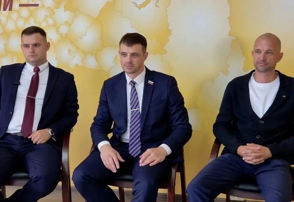 Пресс-конференция предоставлено региональным отделением партии &quotСправедливая Россия&quot