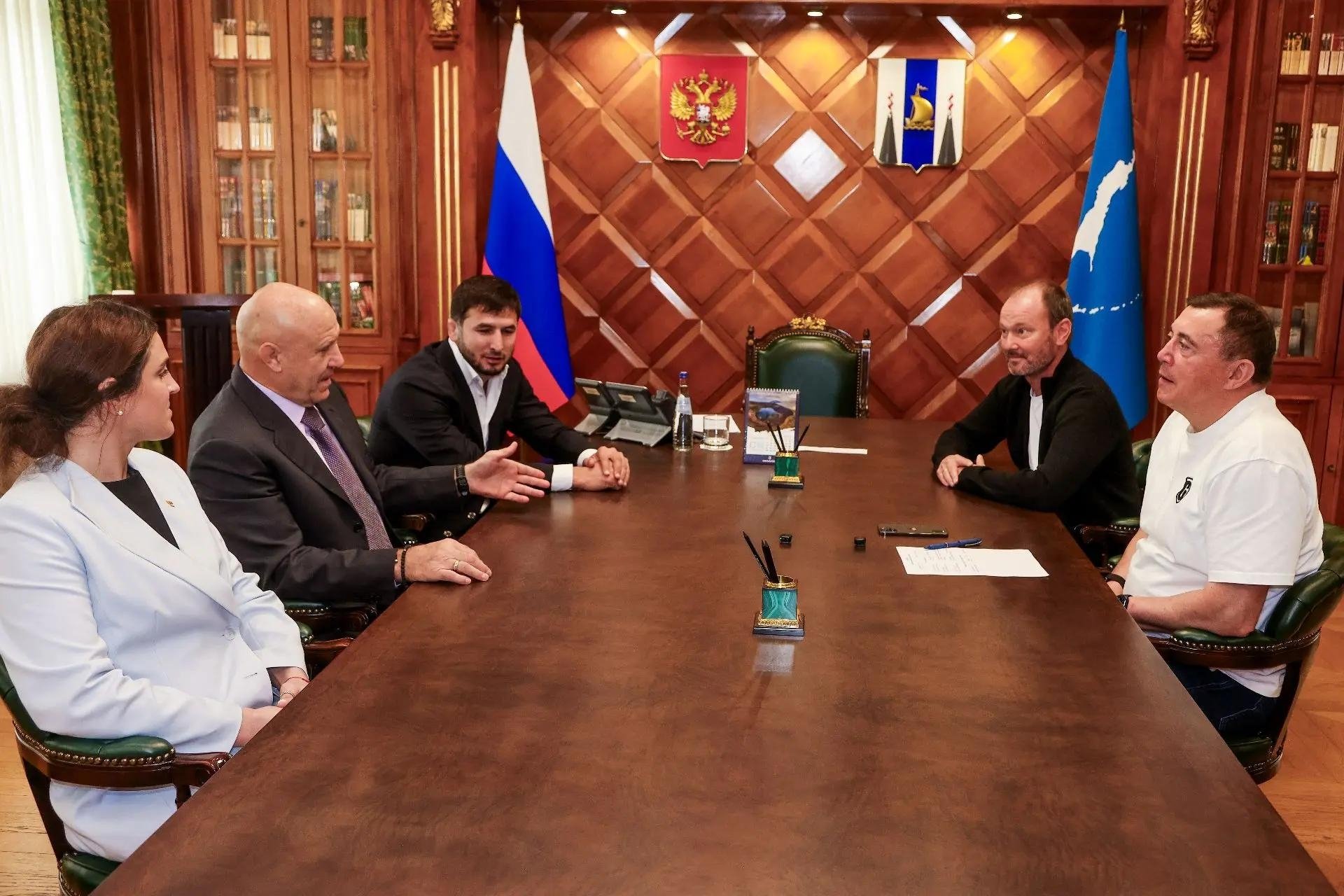 Встреча губернатора Валерия Лимаренко с представителями Федерации спортивной борьбы России пресс-служба правительства Сахалинской области