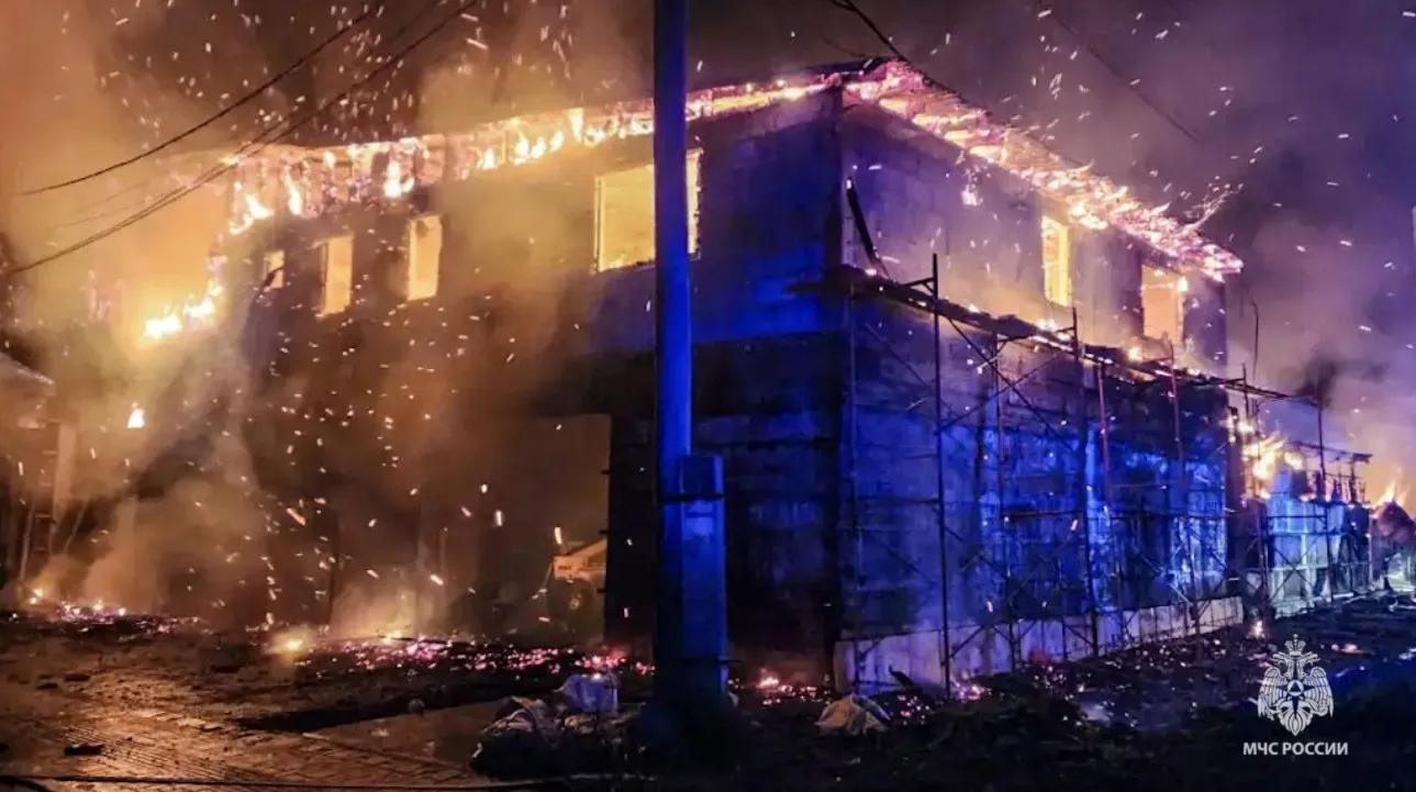 Пожар в автосервисе на улице Фиалковой в Дальнем пресс-служба ГУ МЧС России по Сахалинской области